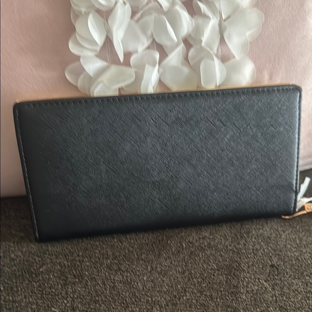 Black Women's Wallet with RFID protection can’t steal cc information